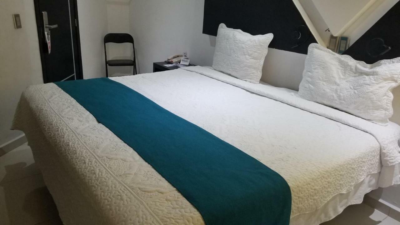 Hotel Dluxe サン・ファン・デ・ロス・ラゴス エクステリア 写真